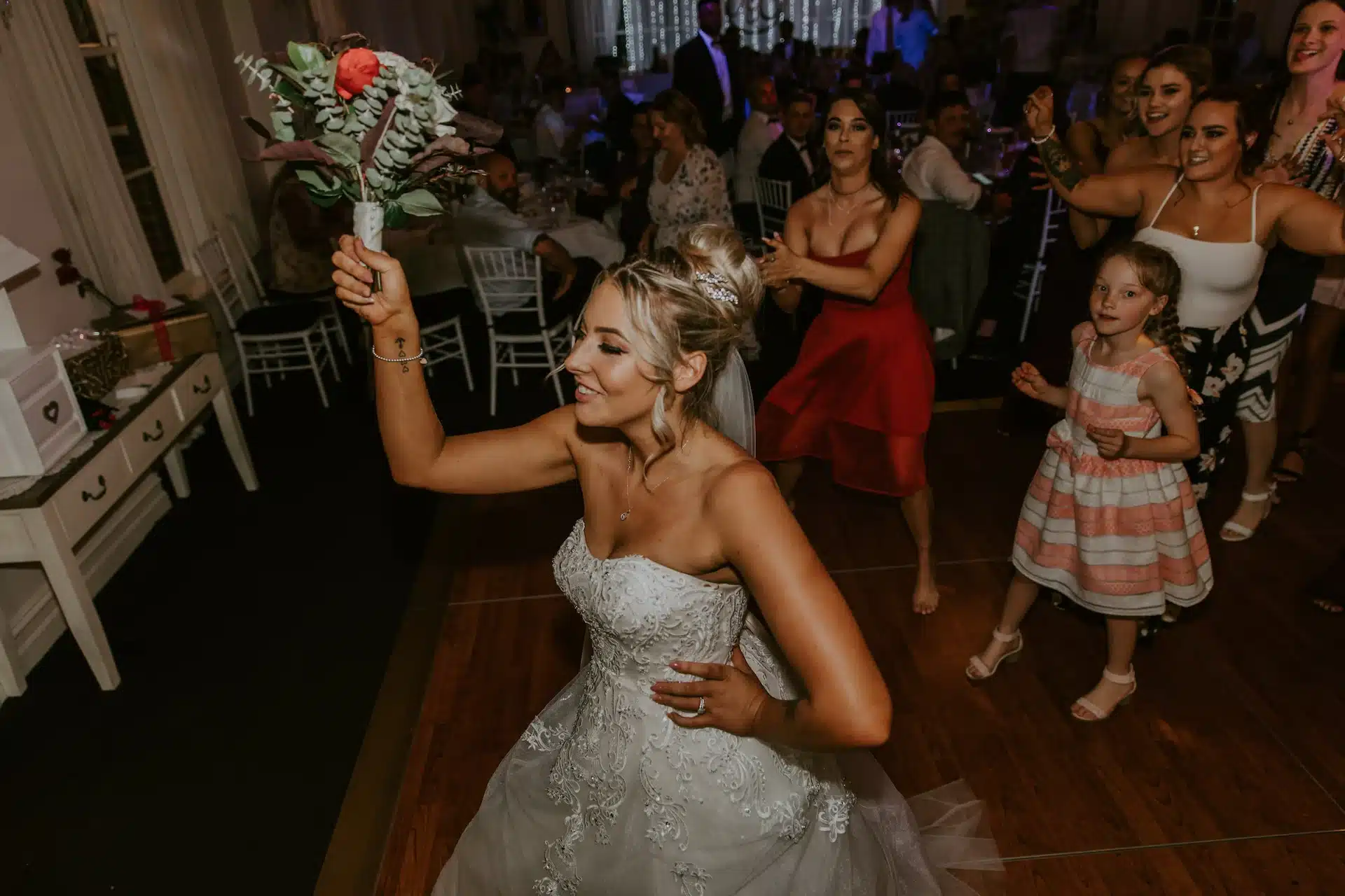 bouquet toss
